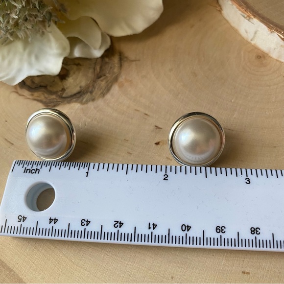 Vintage- Silver tone and faux Pearl Button Style Stud Earrings - Picture 7 of 7